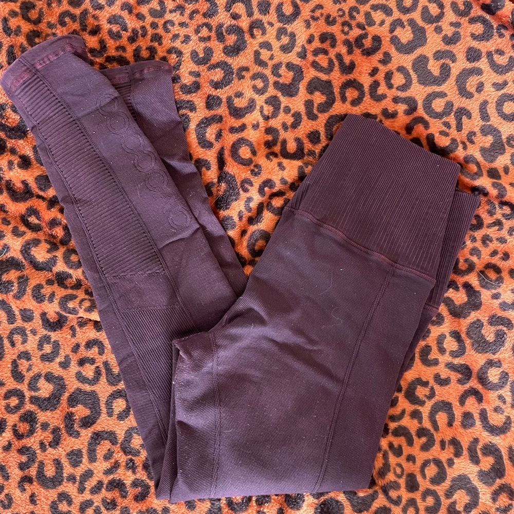 Maroon Avocado leggings. Size M/L.